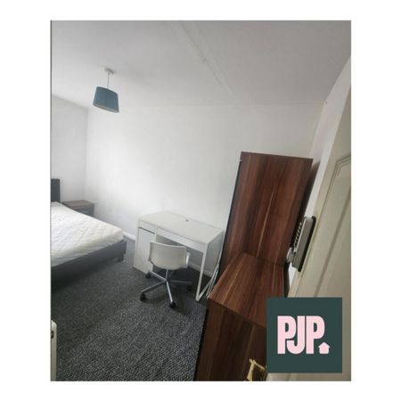 1 bedroom in a house share to rent - Photo 3