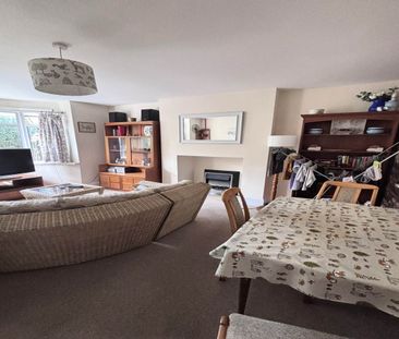 Portlands, Fairfields Avenue Bramley - Photo 1