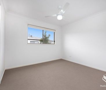 Modern 3 Bedroom Townhouse Available From 01/12/2025 - Photo 1