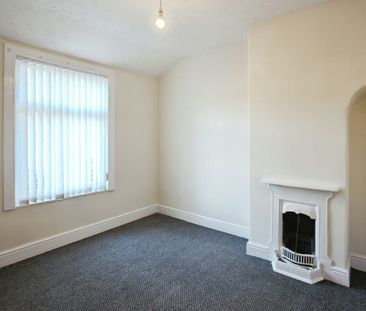 Terraced House to rent on - Photo 5