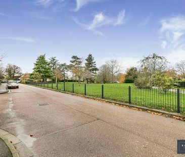 Sullivans Reach, Walton-on-thames, Surrey, KT12 - Photo 1