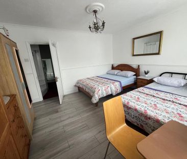 4 bedroom end of terrace house to rent - Photo 3