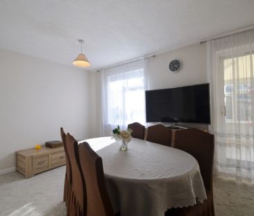 3 bedroom Semi-detached house to rent - Photo 2