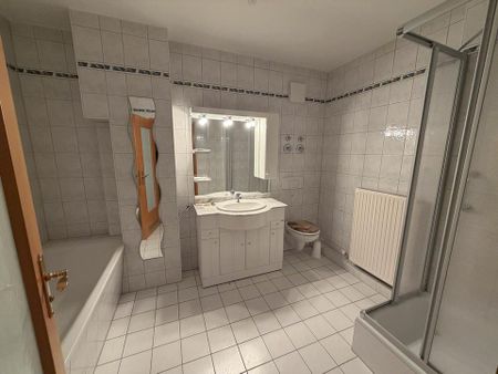 Helle Dachterrassenwohnung, Lift, TG-Stlp., EBK - Photo 2