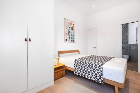 2 bedroom Flat in Mulberry House, Wokingham - Photo 3