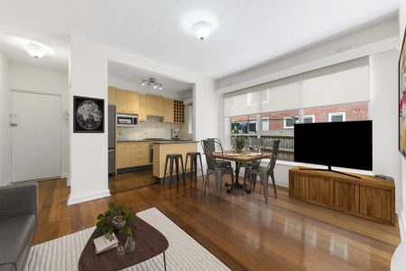 One bedroom ground floor apartment in Prahran! - Photo 2