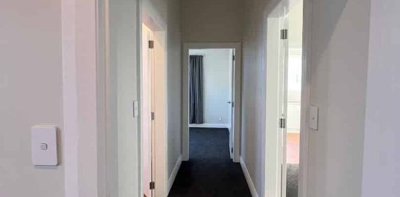 Charming Newly Renovated 4-Bedroom House for Rent - Photo 2