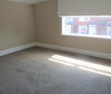 2 bedroom end of terrace house to rent - Photo 3