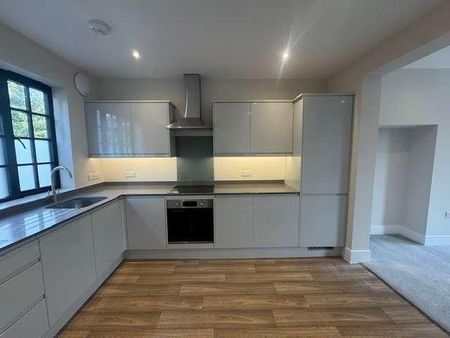 Secluded Apartment Living In The Heart Of Town, TN1 - Photo 3