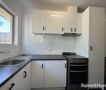 Two Bedroom Unit in Hillcrest - Partly Furnished - Photo 3