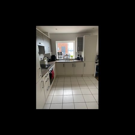 2 Bed Flat, Centenary Plaza, SO19 - Photo 3