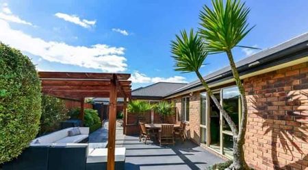 Charming 3BR Wigram Family Oasis - $680/Week - Photo 2