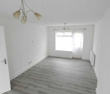 2 bedroom end of terrace house to rent - Photo 5