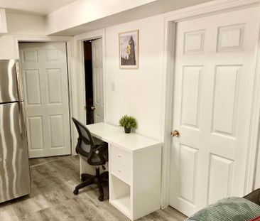 For Lease - 2586 Foxmeadow Road Unit# Apartment 1, Room 1 and 2, Pe... - Photo 1