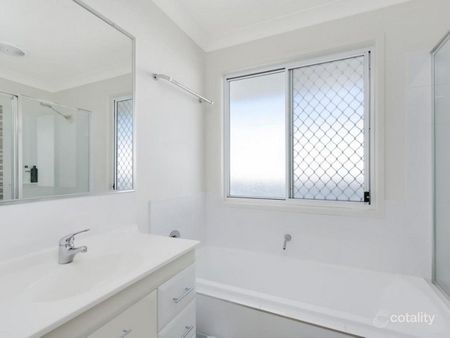 Modern and Spacious Duplex in a Convenient Location - Photo 5