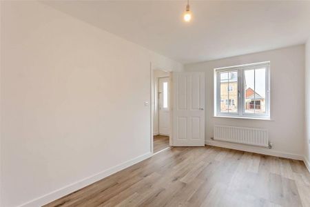 3 bedroom semi-detached house to rent - Photo 4