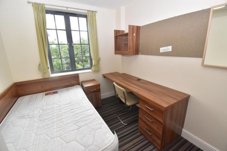 4 bedroom flat to rent - Photo 4