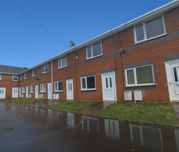 2 bedroom mews to rent - Photo 4