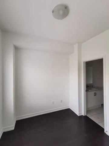 For Lease - 209 Harding Park Street, Newmarket, Ontario - Photo 3