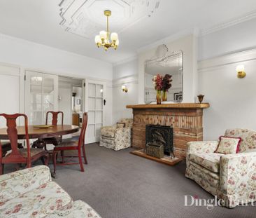 Stylish Inner-City Living With Top Floor Views! - Photo 5