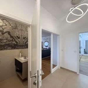 Luxus Penthouse mit Outdoor-Jacuzzi wird komplett möbliert vermietet // Luxury penthouse with outdoor Jacuzzi available for rent, fully furnished // - Photo 2