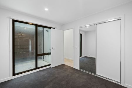 YARRAVILLE PLACE - Near new Tri-Level Townhouse in the Heart of Yarraville - Photo 3