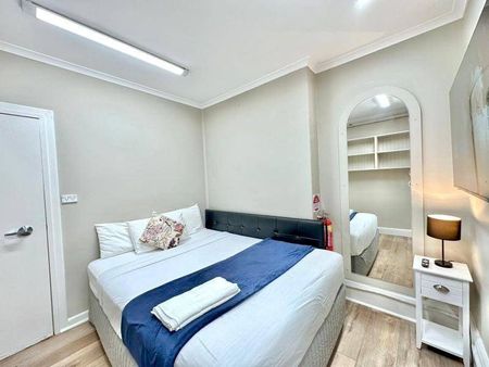 Room for Rent in the Heart of Oxford Street - Photo 4