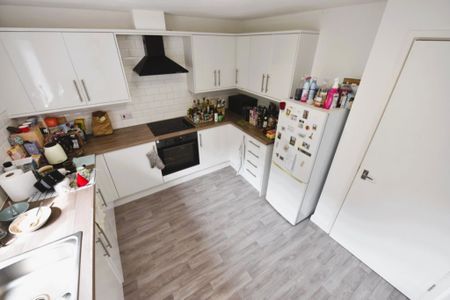 2 bedroom Flat in Flat 22, Leeds - Photo 5