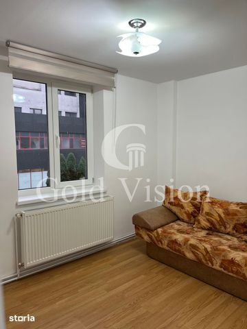 Apartament cu 4 camere, decomandat, 80 mp utili, zonă centrală - Photo 2