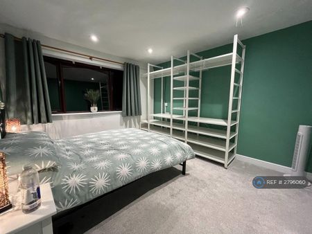 3 bedroom semi-detached house to rent - Photo 4