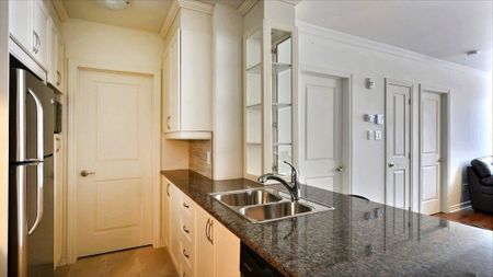 Condo for rent, Montréal (Ville-Marie) - Photo 4