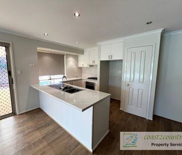 Fantastic Family Home in Ideal Location! - Photo 4