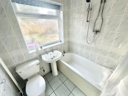 3 bedroom terraced house to rent - Photo 5