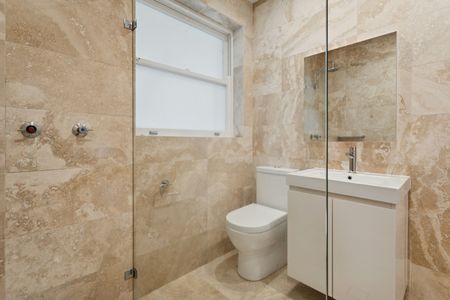 House-Like Apartment With Harbour Glimpses - Photo 5