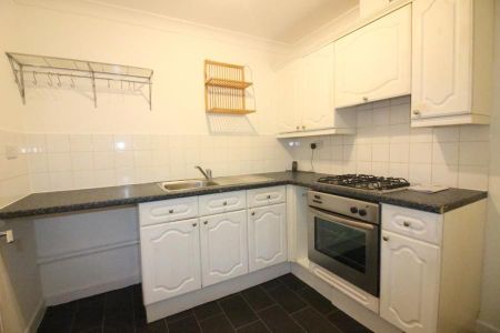 1 bedroom flat to rent - Photo 4