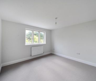 5 bedroom detached house to rent - Photo 2