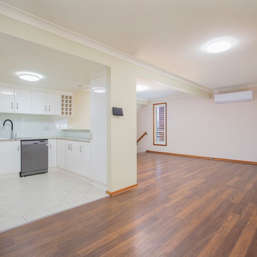 Low Maintenance 3 bedroom - Photo 1