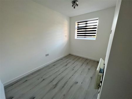 1 bed flat to rent in Springwood Crescent, Edgware, HA8 - Photo 3