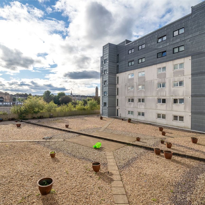 Flat 2/4, 84 Barrland Street - Photo 1