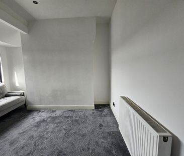 1 Bed Flat, Dickenson Road, M14 - Photo 4