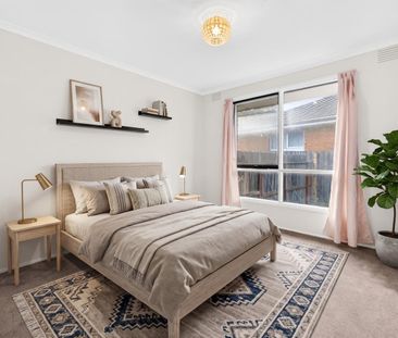 $470 PW - LARGE BLOCK - 3 BEDROOMS - Photo 3