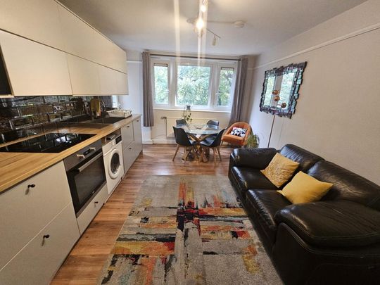 1 bedroom in a flat share to rent - Photo 1