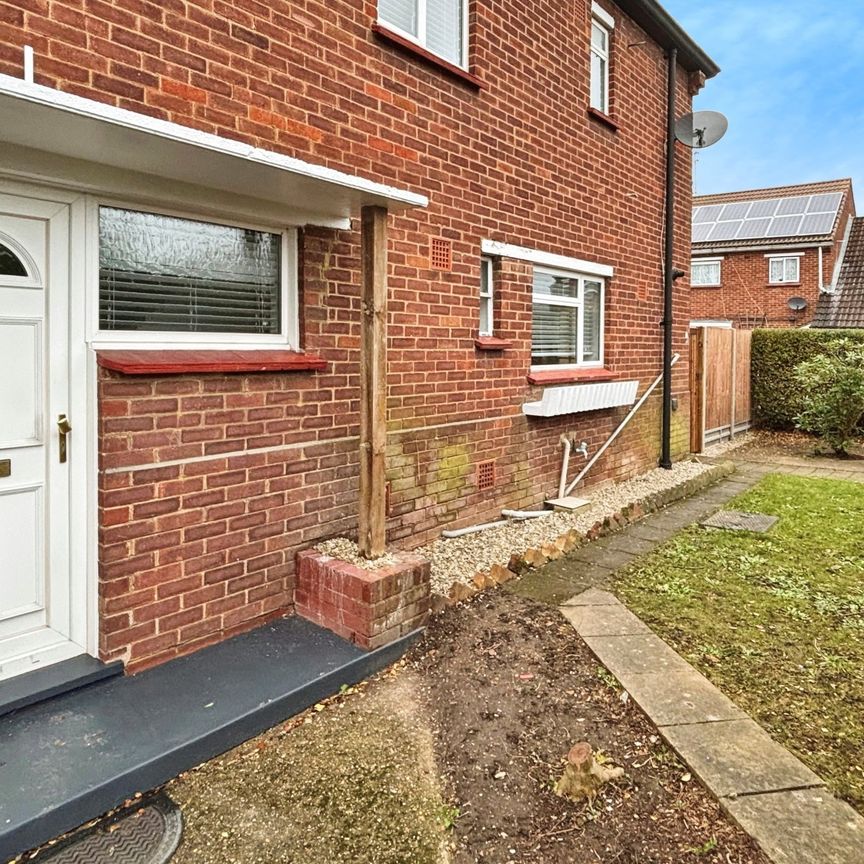 3 bed terraced house to rent in Ross Road, Maidenhead, SL6 - Photo 1