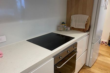 Just pack you bags! Fully Furnished Apartment! - Photo 3