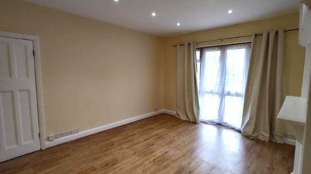 4 bed semi-detached to rent - Photo 4