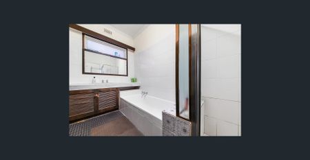 Three-bedroom family house in the heart of Springvale - Photo 2