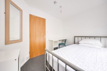 £682 p/w (£2,955 pcm) - Photo 5