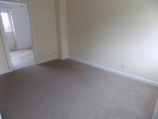 Clos Ysbyty, Neath, SA11 - Photo 1