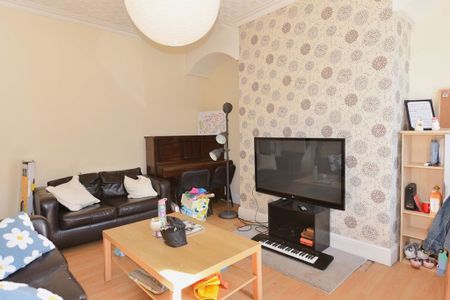 2 bedroom House in Brudenell Street, Leeds - Photo 2