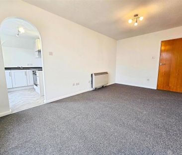 2 Bedroom Flat to Rent in Eskdail Place, Kettering, NN16 - Photo 2